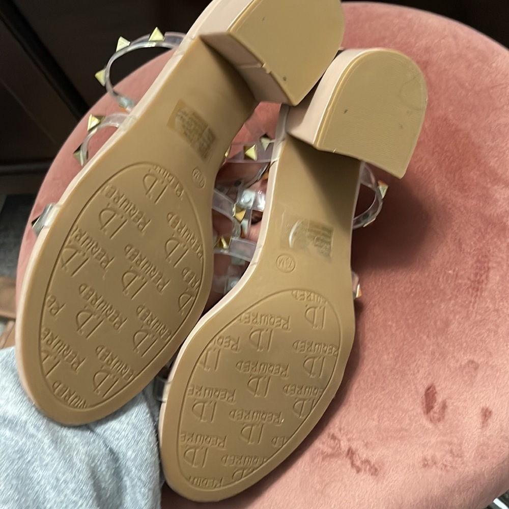 Heels - Picture 3 of 4